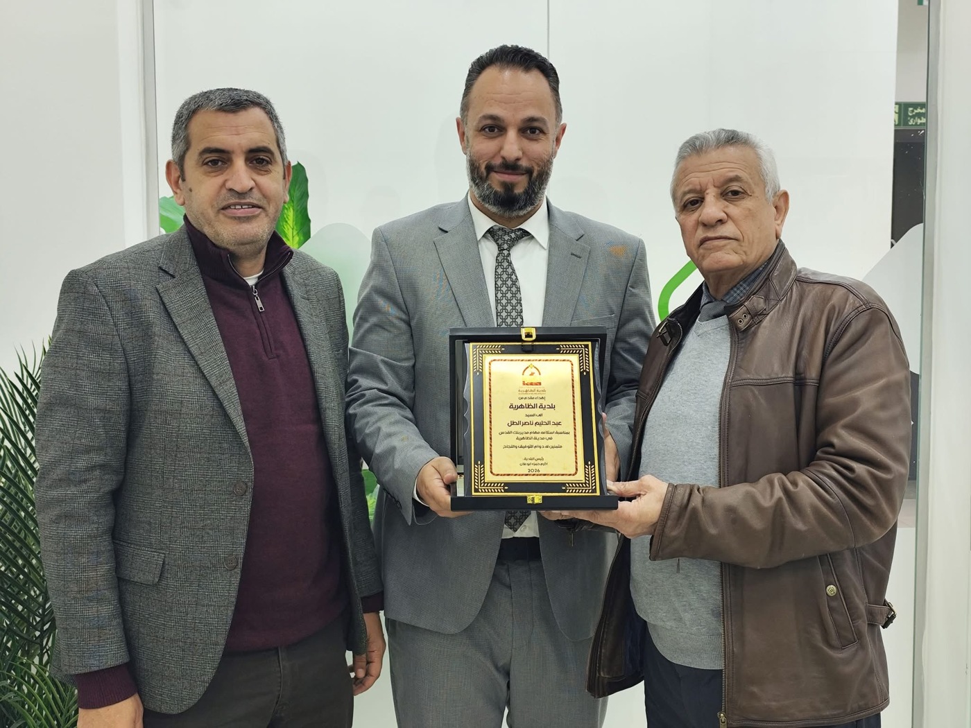 بلدية الظاهرية تبحث سبل التعاون المشترك مع بنك القدس وتبارك للإدارة الجديدة.