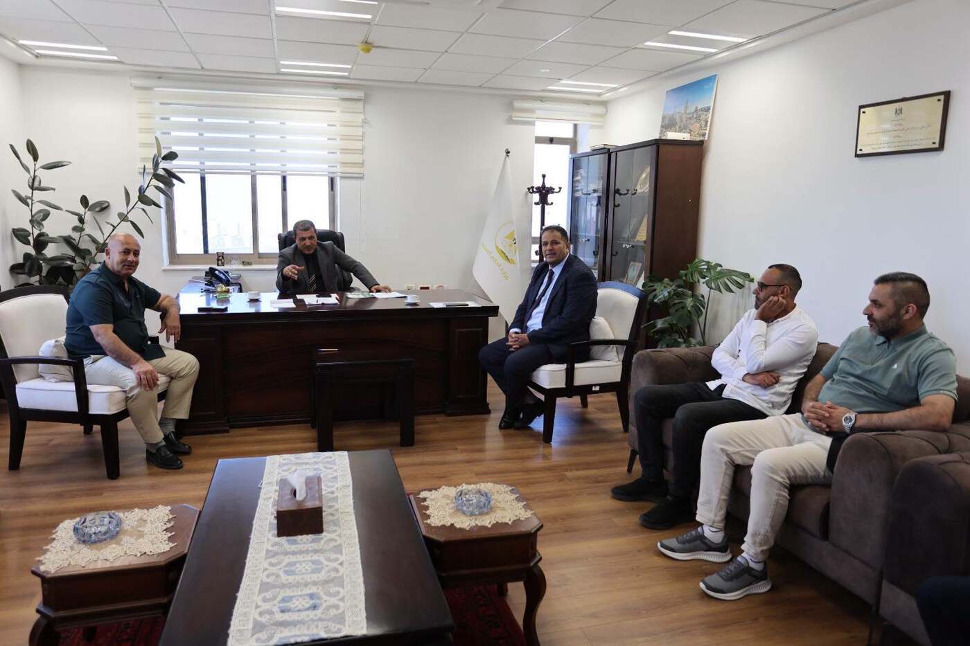 بلدية الظاهرية تبحث مع وكيل وزارة الحكم المحلي عدداً من المشاريع التنموية والقضايا ذات الأولوية
